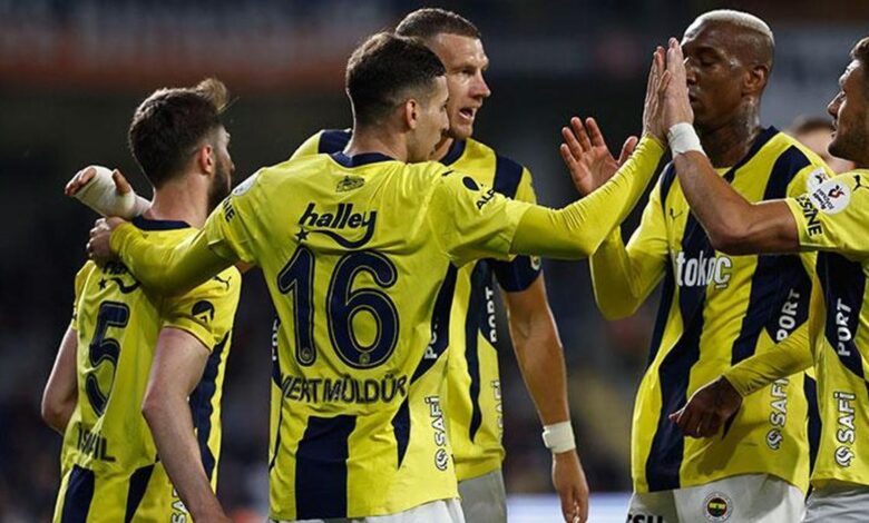 Fenerbahçeli yıldız ismin eşinden veda sözleri: '2 maç sonra gidiyorum' 13 Fenerbahçeli yıldız ismin eşinden veda sözleri: '2 maç sonra gidiyorum'- Futbol