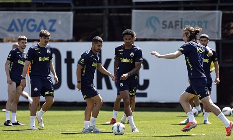 Fenerbahçe'nin kamp kadrosu açıklandı! 11 Fenerbahçe'nin kamp kadrosu açıklandı!- Beşiktaş