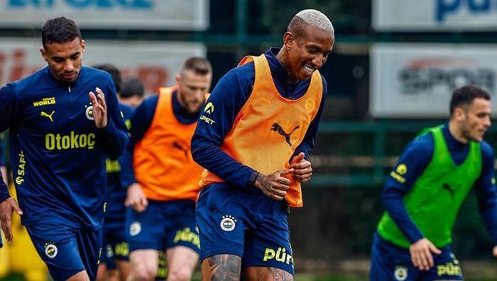 Fenerbahçe'nin yıldızı Talisca'dan rap albümü: Yeşil sahadan stüdyoya... 17 Fenerbahçe'nin yıldızı Talisca'dan rap albümü: Yeşil sahadan stüdyoya...- Futbol