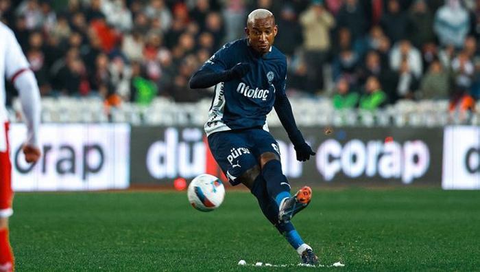 Fenerbahçe'nin yıldızı Talisca'dan rap albümü: Yeşil sahadan stüdyoya... 21 Fenerbahçe'nin yıldızı Talisca'dan rap albümü: Yeşil sahadan stüdyoya...- Futbol