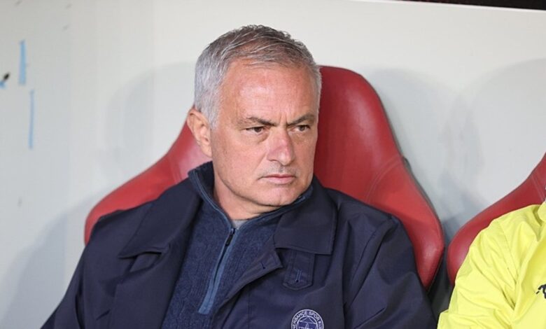 Fenerbahçe'ye Mourinho külfeti! İşte 1 yıllık dönemin toplam maliyeti 16 Fenerbahçe'ye Mourinho külfeti! İşte 1 yıllık dönemin toplam maliyeti- Fenerbahçe