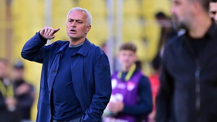 'Fenerbahçe'yi bekleyen tehlike' | Mourinho konusunda uyardı! Dikkat çeken detay 20 'Fenerbahçe'yi bekleyen tehlike' | Mourinho konusunda uyardı! Dikkat çeken detay- Futbol