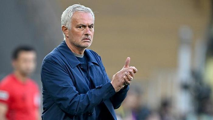 'Fenerbahçe'yi bekleyen tehlike' | Mourinho konusunda uyardı! Dikkat çeken detay 22 'Fenerbahçe'yi bekleyen tehlike' | Mourinho konusunda uyardı! Dikkat çeken detay- Futbol