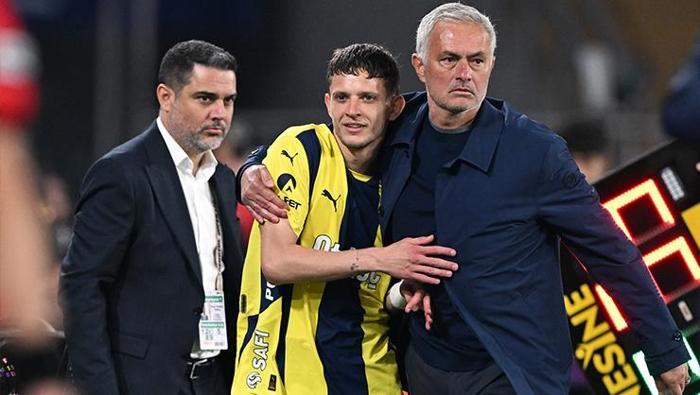 'Fenerbahçe'yi bekleyen tehlike' | Mourinho konusunda uyardı! Dikkat çeken detay 26 'Fenerbahçe'yi bekleyen tehlike' | Mourinho konusunda uyardı! Dikkat çeken detay- Futbol