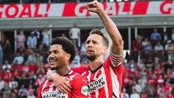 Francesco Farioli ve Wout Weghorst, hayatının şokunu yaşadı! 9 puan önde olan Ajax, PSV'ye şampiyonluğu veriyor... 20 Francesco Farioli ve Wout Weghorst, hayatının şokunu yaşadı! 9 puan önde olan Ajax, PSV'ye şampiyonluğu veriyor...- Futbol