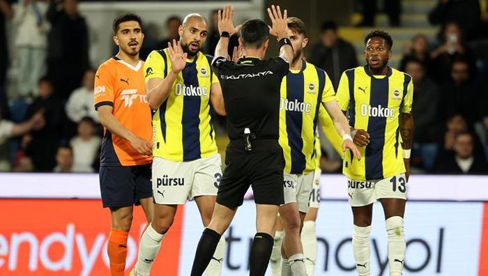 'Futbolcu mu, güreşçi mi?' Başakşehir FK-Fenerbahçe maçına damga vuran sözler: Gitmiş yine Euro'lar 25 'Futbolcu mu, güreşçi mi?' Başakşehir FK-Fenerbahçe maçına damga vuran sözler: Gitmiş yine Euro'lar- Futbol