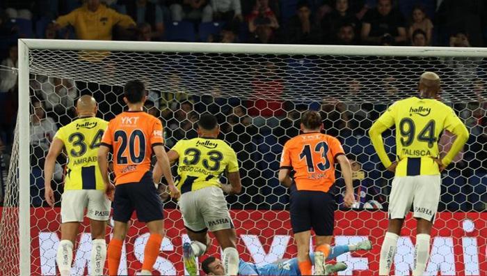 'Futbolcu mu, güreşçi mi?' Başakşehir FK-Fenerbahçe maçına damga vuran sözler: Gitmiş yine Euro'lar 29 'Futbolcu mu, güreşçi mi?' Başakşehir FK-Fenerbahçe maçına damga vuran sözler: Gitmiş yine Euro'lar- Futbol