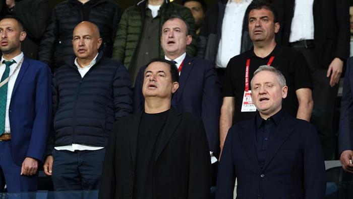 'Futbolcu mu, güreşçi mi?' Başakşehir FK-Fenerbahçe maçına damga vuran sözler: Gitmiş yine Euro'lar 31 'Futbolcu mu, güreşçi mi?' Başakşehir FK-Fenerbahçe maçına damga vuran sözler: Gitmiş yine Euro'lar- Futbol