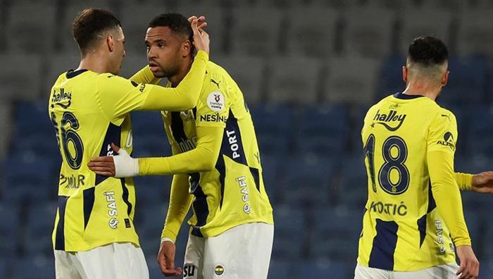 'Futbolcu mu, güreşçi mi?' Başakşehir FK-Fenerbahçe maçına damga vuran sözler: Gitmiş yine Euro'lar 32 'Futbolcu mu, güreşçi mi?' Başakşehir FK-Fenerbahçe maçına damga vuran sözler: Gitmiş yine Euro'lar- Futbol