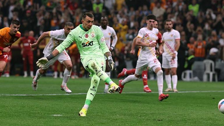 Galatasaray Başkanı Dursun Özbek, yıldız oyuncunun yeni adresini duyurdu! 'Memleketine dönmek istiyor, gitmeyi düşünüyor...'- Futbol