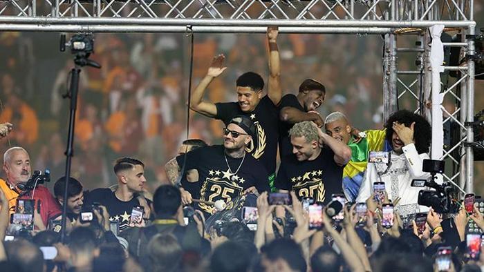 Galatasaray cephesinden Victor Osimhen açıklaması: 'Kimse merak etmesin Fenerbahçe’ye kaptırmayız' 18 Galatasaray cephesinden Victor Osimhen açıklaması: 'Kimse merak etmesin Fenerbahçe’ye kaptırmayız'- Futbol