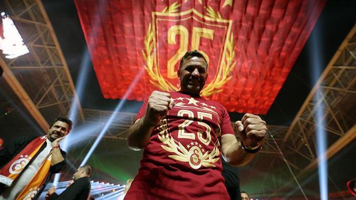 Galatasaray cephesinden Victor Osimhen açıklaması: 'Kimse merak etmesin Fenerbahçe’ye kaptırmayız' 19 Galatasaray cephesinden Victor Osimhen açıklaması: 'Kimse merak etmesin Fenerbahçe’ye kaptırmayız'- Futbol