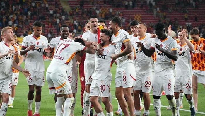 'Galatasaray, Chicago Bulls gibi' Okan Buruk'un yardımcısı Gomez'den olay itiraf: Mourinho'ya gerek yoktu 23 'Galatasaray, Chicago Bulls gibi' Okan Buruk'un yardımcısı Gomez'den olay itiraf: Mourinho'ya gerek yoktu- Futbol
