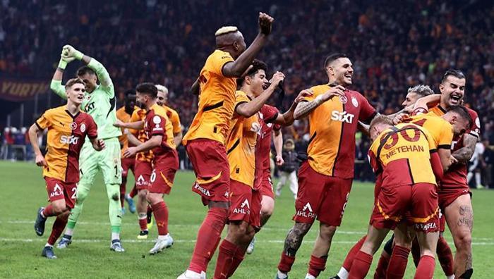 'Galatasaray, Chicago Bulls gibi' Okan Buruk'un yardımcısı Gomez'den olay itiraf: Mourinho'ya gerek yoktu 30 'Galatasaray, Chicago Bulls gibi' Okan Buruk'un yardımcısı Gomez'den olay itiraf: Mourinho'ya gerek yoktu- Futbol