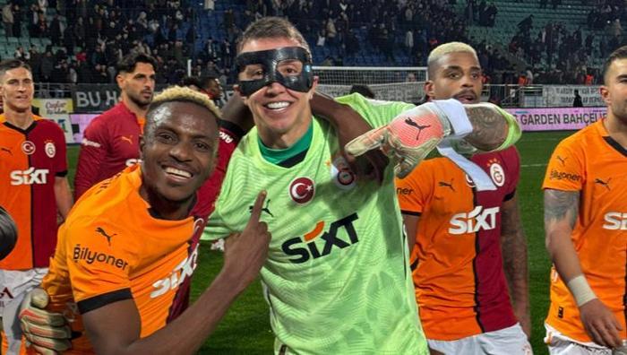 'Galatasaray, Chicago Bulls gibi' Okan Buruk'un yardımcısı Gomez'den olay itiraf: Mourinho'ya gerek yoktu 32 'Galatasaray, Chicago Bulls gibi' Okan Buruk'un yardımcısı Gomez'den olay itiraf: Mourinho'ya gerek yoktu- Futbol
