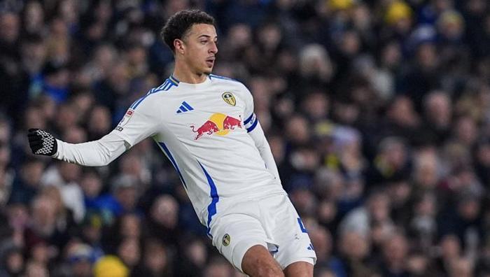 Galatasaray forması, Leeds United'ı açıklama yapmak zorunda bıraktı: Fotoğraflar tepki çekmişti 19 Galatasaray forması, Leeds United'ı açıklama yapmak zorunda bıraktı: Fotoğraflar tepki çekmişti- Futbol