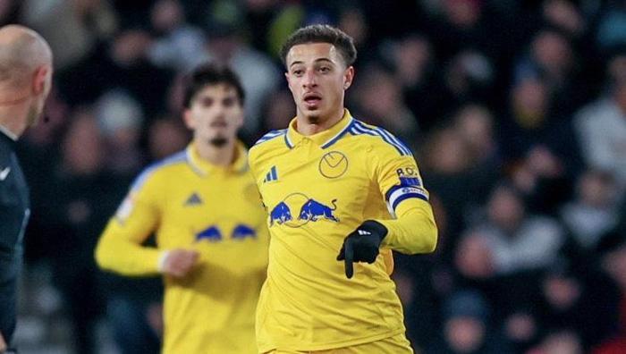 Galatasaray forması, Leeds United'ı açıklama yapmak zorunda bıraktı: Fotoğraflar tepki çekmişti 23 Galatasaray forması, Leeds United'ı açıklama yapmak zorunda bıraktı: Fotoğraflar tepki çekmişti- Futbol