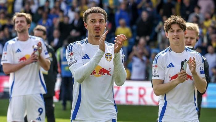 Galatasaray forması, Leeds United'ı açıklama yapmak zorunda bıraktı: Fotoğraflar tepki çekmişti 24 Galatasaray forması, Leeds United'ı açıklama yapmak zorunda bıraktı: Fotoğraflar tepki çekmişti- Futbol