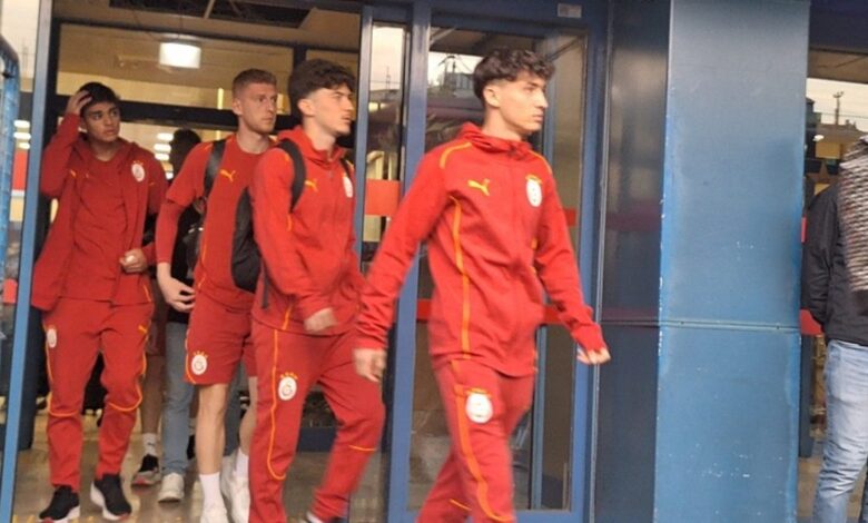 Galatasaray kafilesi Trabzon'a ulaştı 11 Galatasaray kafilesi Trabzon'a ulaştı- Futbol