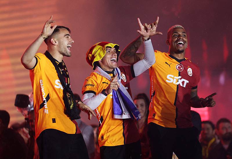Galatasaray kupasına kavuştu! Yenikapı'da coşku ve hüzün bir arada- Futbol