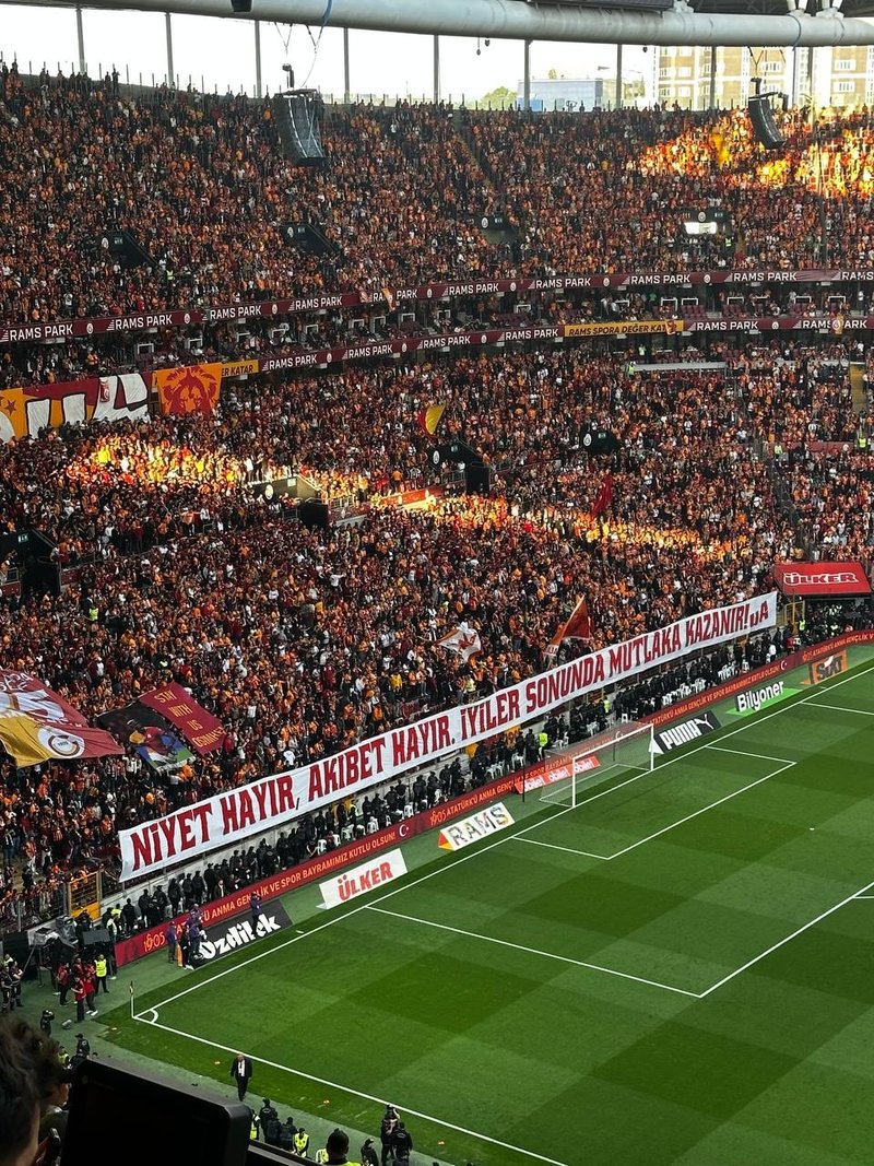 Galatasaray taraftarından Osimhen’e ‘bizimle kal’ mesajı!- Futbol