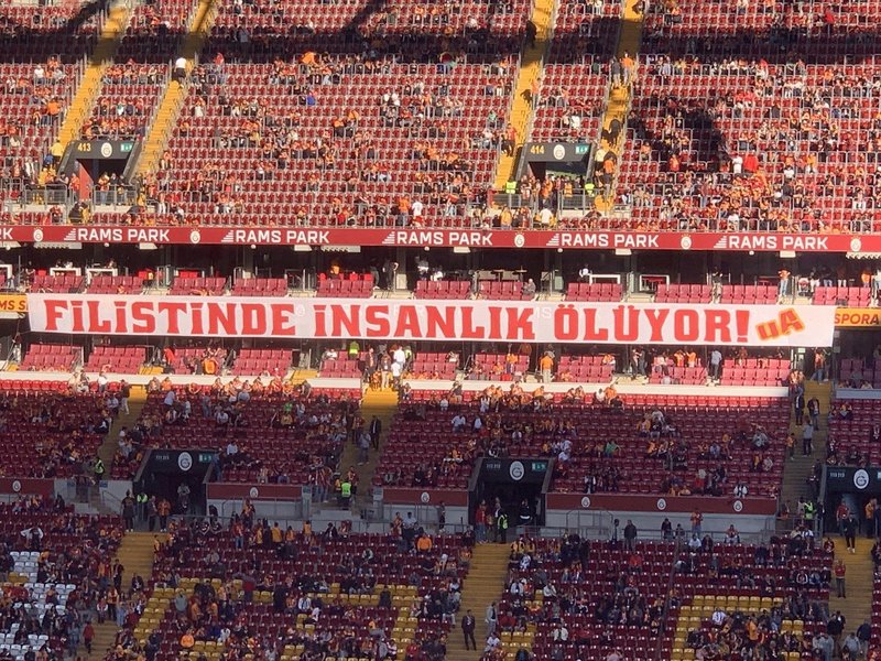 Galatasaray tribünleri Filistin’i yine unutmadı!- Futbol