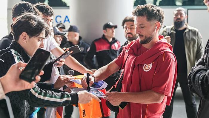Galatasaray'da Mertens'ten geleceğine dair ilk açıklama 'Sabırsızlıkla bekliyorum' 20 Galatasaray'da Mertens'ten geleceğine dair ilk açıklama 'Sabırsızlıkla bekliyorum'- Futbol