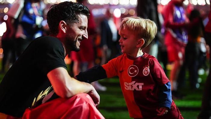 Galatasaray'da Mertens'ten geleceğine dair ilk açıklama 'Sabırsızlıkla bekliyorum' 22 Galatasaray'da Mertens'ten geleceğine dair ilk açıklama 'Sabırsızlıkla bekliyorum'- Futbol