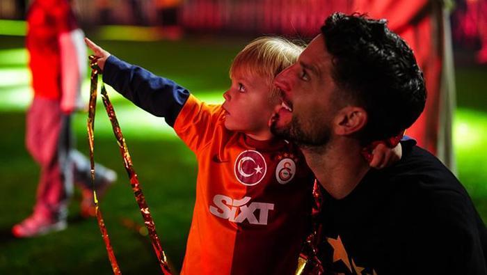 Galatasaray'da Mertens'ten geleceğine dair ilk açıklama 'Sabırsızlıkla bekliyorum' 24 Galatasaray'da Mertens'ten geleceğine dair ilk açıklama 'Sabırsızlıkla bekliyorum'- Futbol
