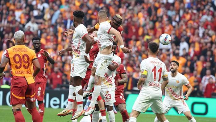Galatasaray'ın 5 yıldızlı şampiyonluğuna olay yorum: Yıllarca hatırlanacak çünkü...- Futbol