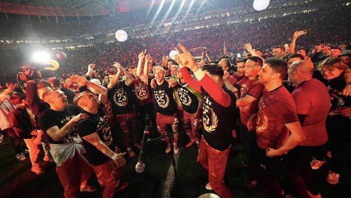 Galatasaray'ın 5 yıldızlı şampiyonluğuna olay yorum: Yıllarca hatırlanacak çünkü...- Futbol