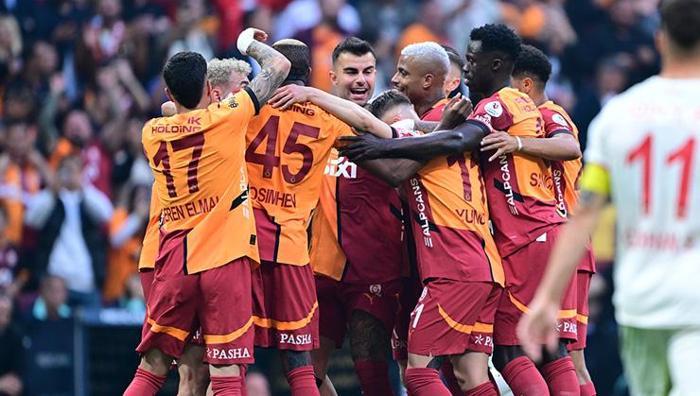 Galatasaray'ın 5 yıldızlı şampiyonluğuna olay yorum: Yıllarca hatırlanacak çünkü...- Futbol