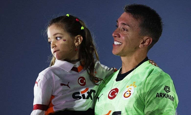 Galatasaray'ın şampiyonluk kutlamalarında Muslera'ya veda! 12 Galatasaray'ın şampiyonluk kutlamalarında Muslera'ya veda!- Futbol