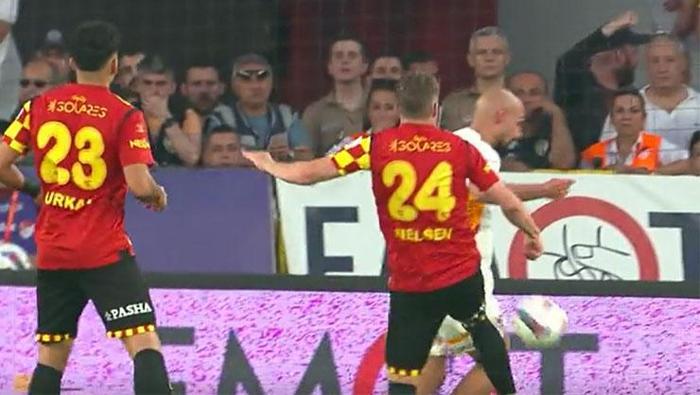 Göztepe-Galatasaray maçına damga vuran an! Trio ekibi noktayı koydu: 'Amasız, fakatsız, lakinsiz net bir kırmızı kart'- Futbol