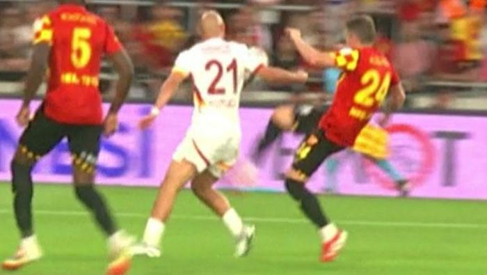 Göztepe-Galatasaray maçına damga vuran an! Trio ekibi noktayı koydu: 'Amasız, fakatsız, lakinsiz net bir kırmızı kart'- Futbol