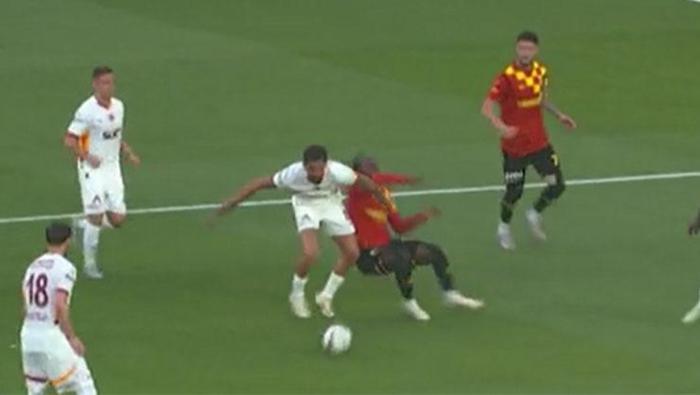 Göztepe-Galatasaray maçına damga vuran an! Trio ekibi noktayı koydu: 'Amasız, fakatsız, lakinsiz net bir kırmızı kart'- Futbol