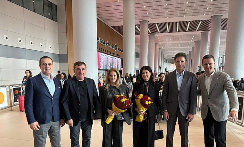 Hagi ve Popescu UEFA Kupası zaferinin yıl dönümü için Türkiye'ye geldi 11 Hagi ve Popescu UEFA Kupası zaferinin yıl dönümü için Türkiye'ye geldi- Futbol