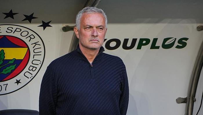 Jose Mourinho Fiumicino'da ortaya çıktı! İtalyanlar görüntüsünü yayınladı: Olay iddia 18 Jose Mourinho Fiumicino'da ortaya çıktı! İtalyanlar görüntüsünü yayınladı: Olay iddia- Futbol