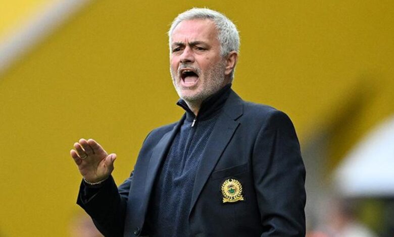 Jose Mourinho'dan Fenerbahçe taraftarının tepkisi için yorum: 'Haklılar!' 12 Jose Mourinho'dan Fenerbahçe taraftarının tepkisi için yorum: 'Haklılar!'- Futbol