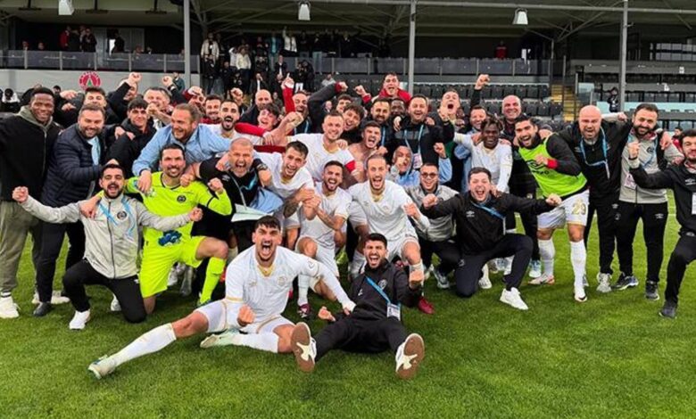 Manisa FK ligde kalmayı kutluyor- Futbol