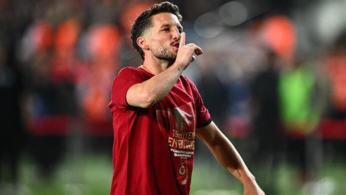 Mertens'in eşi Kat Kerkhofs dayanamadı kendini yolları attı! 20 Mertens'in eşi Kat Kerkhofs dayanamadı kendini yolları attı!- Diğer Haberler