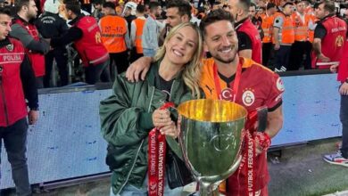 Mertens'in eşinin taraftarlardan isteği- Futbol