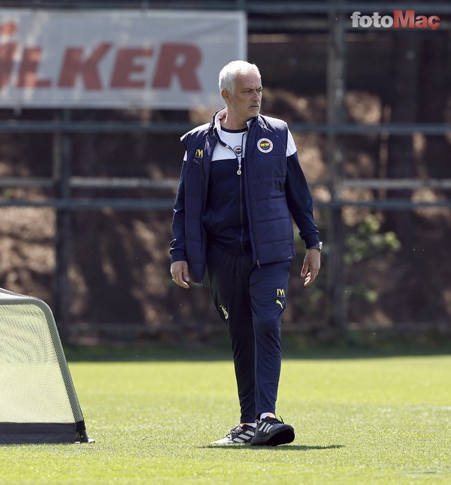 Mourinho'dan flaş karar! İşte Fenerbahçe'nin RAMS Başakşehir maçı 11'i- Fenerbahçe