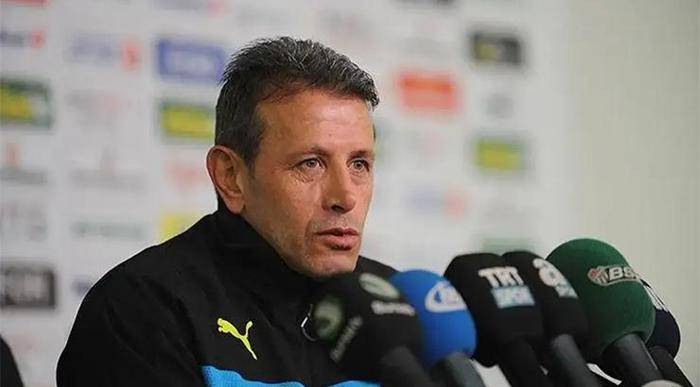 Okan Buruk'un kardeşi Fuat Buruk'tan Ali Koç, Mourinho ve Acun Ilıcalı'ya set sözler! Sürekli spekülasyon yaratmaya çalıştılar 21 Okan Buruk'un kardeşi Fuat Buruk'tan Ali Koç, Mourinho ve Acun Ilıcalı'ya set sözler! Sürekli spekülasyon yaratmaya çalıştılar- Futbol