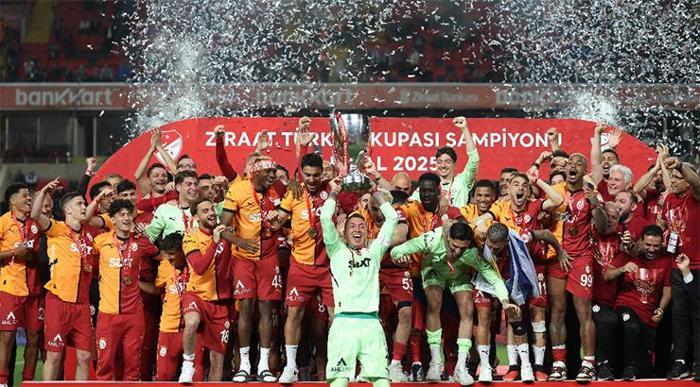 Okan Buruk'un kardeşi Fuat Buruk'tan Ali Koç, Mourinho ve Acun Ilıcalı'ya set sözler! Sürekli spekülasyon yaratmaya çalıştılar 26 Okan Buruk'un kardeşi Fuat Buruk'tan Ali Koç, Mourinho ve Acun Ilıcalı'ya set sözler! Sürekli spekülasyon yaratmaya çalıştılar- Futbol