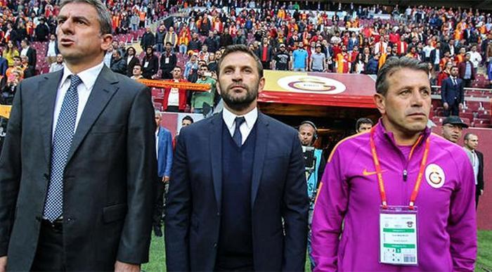 Okan Buruk'un kardeşi Fuat Buruk'tan Ali Koç, Mourinho ve Acun Ilıcalı'ya set sözler! Sürekli spekülasyon yaratmaya çalıştılar 22 Okan Buruk'un kardeşi Fuat Buruk'tan Ali Koç, Mourinho ve Acun Ilıcalı'ya set sözler! Sürekli spekülasyon yaratmaya çalıştılar- Futbol