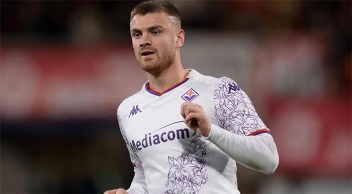 Osimhen'i beklerken Galatasaray'dan sürpriz transfer atağı! Yeni isim ortaya çıktı 23 Osimhen'i beklerken Galatasaray'dan sürpriz transfer atağı! Yeni isim ortaya çıktı- Futbol