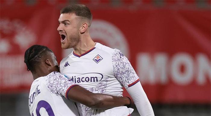 Osimhen'i beklerken Galatasaray'dan sürpriz transfer atağı! Yeni isim ortaya çıktı 25 Osimhen'i beklerken Galatasaray'dan sürpriz transfer atağı! Yeni isim ortaya çıktı- Futbol