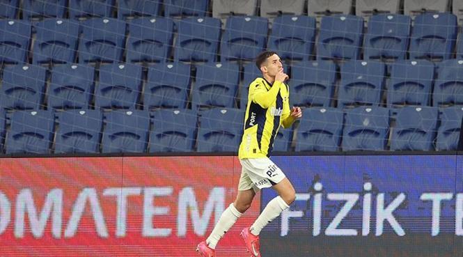 (ÖZET) FENERBAHÇE 3 PUANI 4 GOLLE ALDI! Başakşehir - Fenerbahçe maçı sonucu: 1-4 25 (ÖZET) FENERBAHÇE 3 PUANI 4 GOLLE ALDI! Başakşehir - Fenerbahçe maçı sonucu: 1-4- Futbol