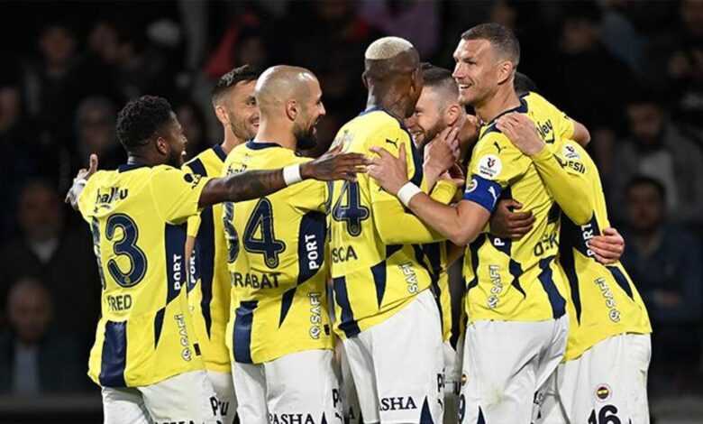 (ÖZET) FENERBAHÇE 3 PUANI 4 GOLLE ALDI! Başakşehir - Fenerbahçe maçı sonucu: 1-4 21 (ÖZET) FENERBAHÇE 3 PUANI 4 GOLLE ALDI! Başakşehir - Fenerbahçe maçı sonucu: 1-4- Futbol
